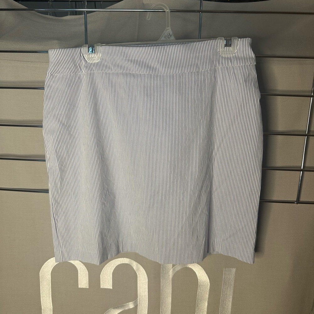 Chicos women’s mini skirt with pocket detailing